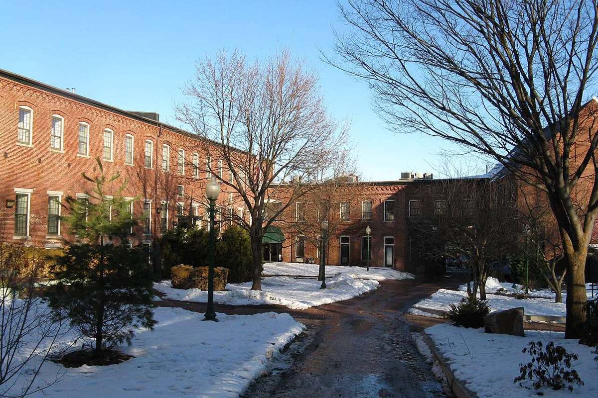 Downtown streets and brick buildings in Amesbury MA